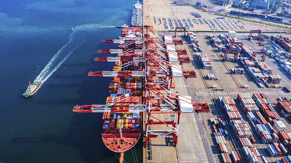 這個集裝箱堆場又著火了